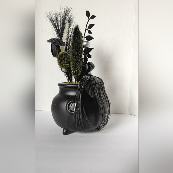 Target Halloween Hyde & EEK Cauldron Black Flowers Planter Creepy Plant Flower - Picture 3 of 6
